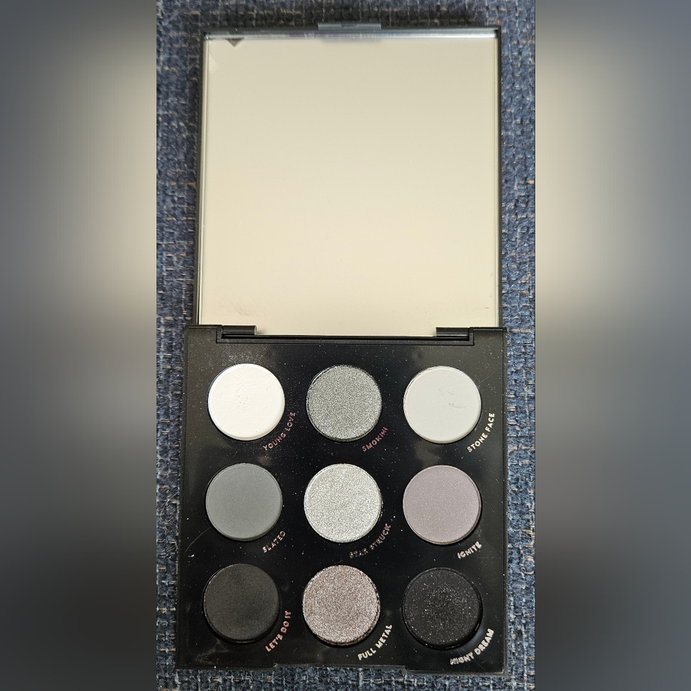 Colourpop Blowin' Smoke Pressed Powder Palette - Picture 3 of 5